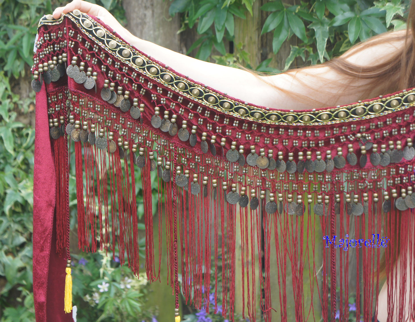 Tribal heupsjaal met franjes en enkele flosjes bordeaux