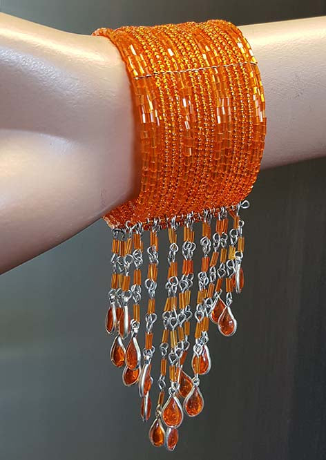 Armband in oranje met kraaltjes