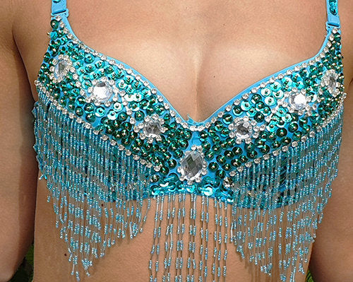 BH in goud met turquoise pailletjes en zilveren strass stenen.