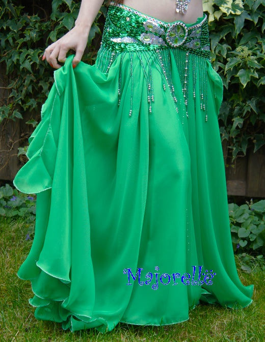 Mooie groene rok met stroken aan de zijkant