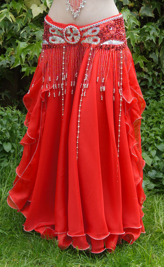 Leuke rok in rood met stroken en splitten aan de zijkant