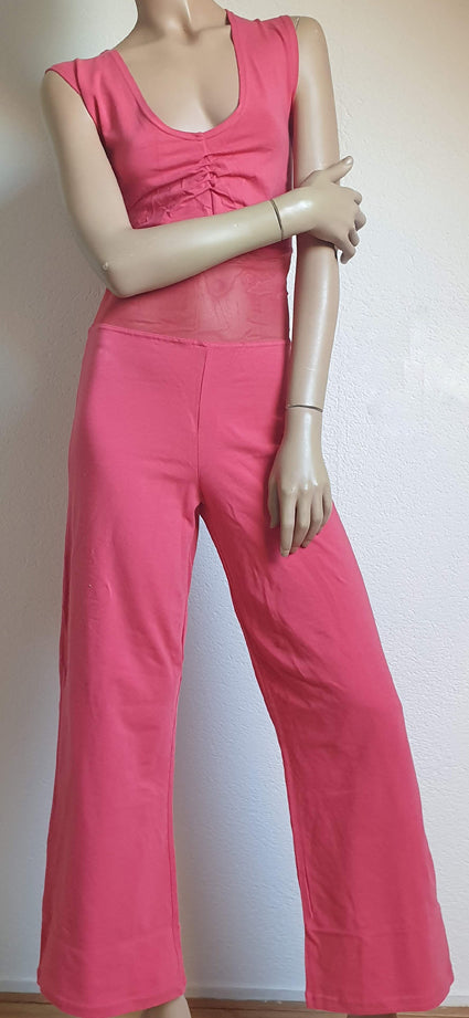 Catsuit mouwloos, kleur:framboos. Laatste maten; 2XL en 3XL