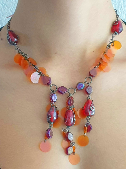 Ketting met stenen en kunststof pailletten