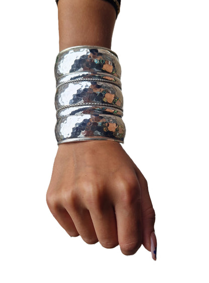 Brede zilverkleurige armband, nikkelvrij.