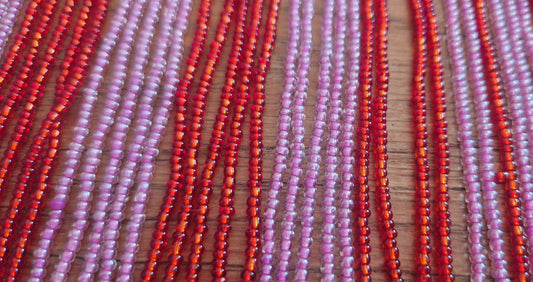 Kralensnoer met slierten rood roze 30cm