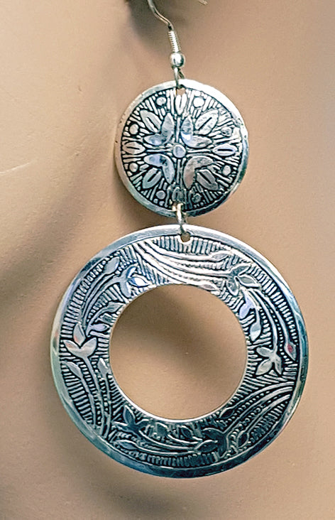 Lange ronde oorbellen in oud-zilver look