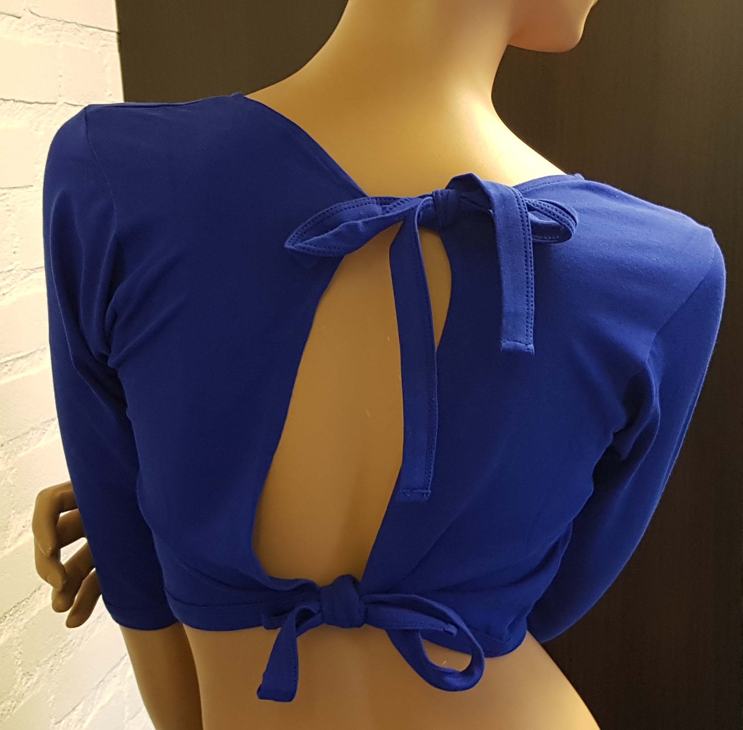 Top blauw met open rug L