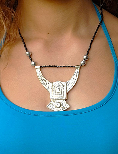 Ketting met berberamulet en zwarte kraaltjes